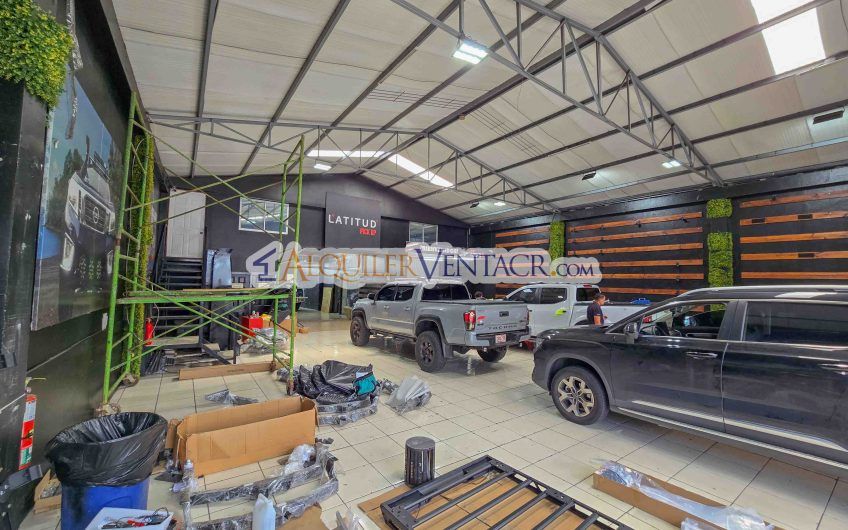 Local comercial de 550 m2 con 666 m2 de lote sobre calle principal en La Uruca