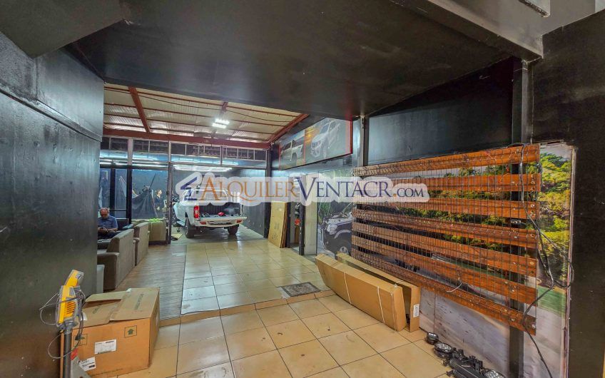 Local comercial de 550 m2 con 666 m2 de lote sobre calle principal en La Uruca