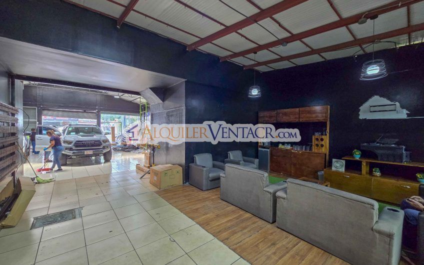 Local comercial de 550 m2 con 666 m2 de lote sobre calle principal en La Uruca