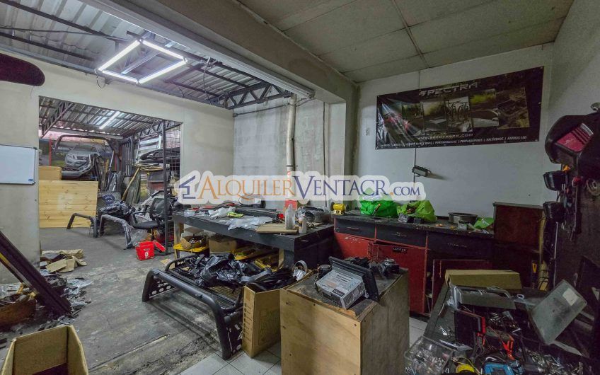 Local comercial de 550 m2 con 666 m2 de lote sobre calle principal en La Uruca