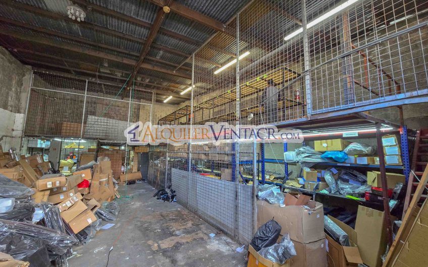 Local comercial de 550 m2 con 666 m2 de lote sobre calle principal en La Uruca