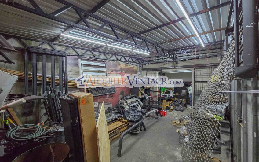 Local comercial de 550 m2 con 666 m2 de lote sobre calle principal en La Uruca