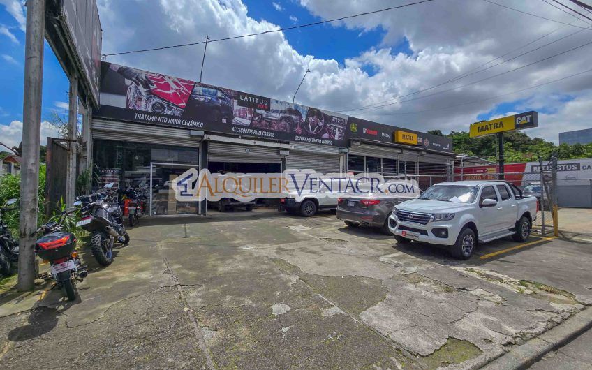 Local comercial de 550 m2 con 666 m2 de lote sobre calle principal en La Uruca