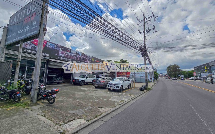 Local comercial de 550 m2 con 666 m2 de lote sobre calle principal en La Uruca