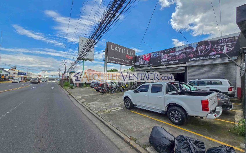 Local comercial de 550 m2 con 666 m2 de lote sobre calle principal en La Uruca