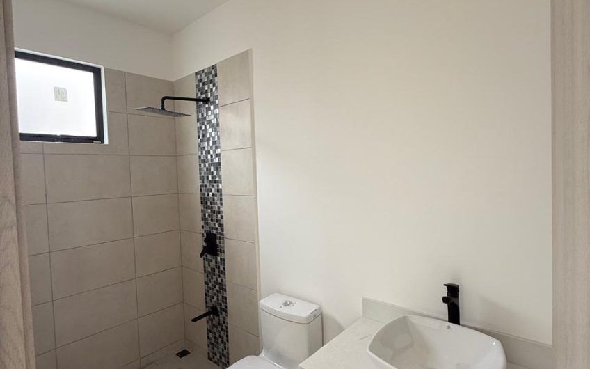 Para estrenar! Condo con jardín en Lindora Village Santa Ana