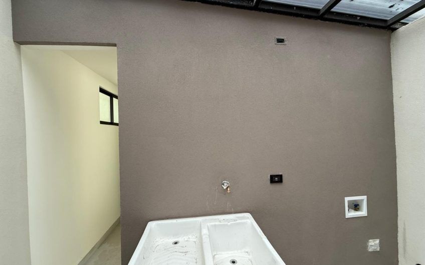 Para estrenar! Condo con jardín en Lindora Village Santa Ana