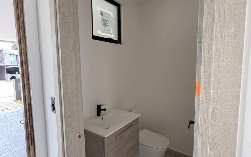 Para estrenar! Condo con jardín en Lindora Village Santa Ana