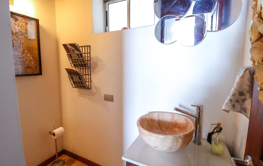 Casa de 370 m2 con 561 m2 lote en Residencial en San Rafael Escazú
