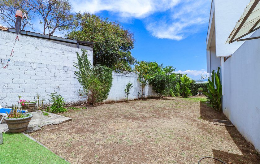 Casa de 370 m2 con 561 m2 lote en Residencial en San Rafael Escazú