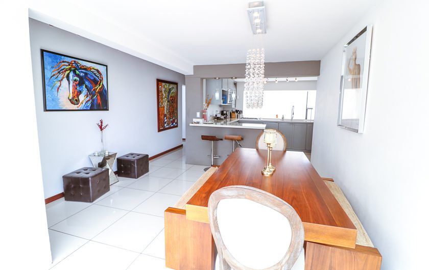 Casa de 370 m2 con 561 m2 lote en Residencial en San Rafael Escazú