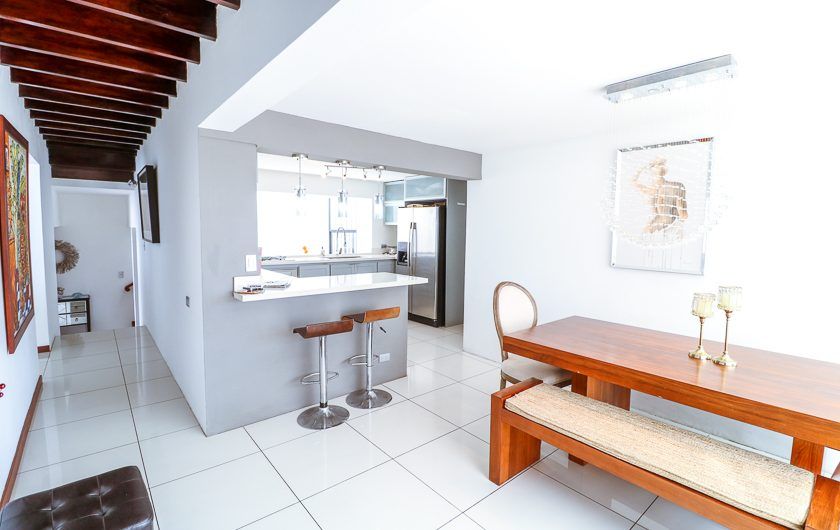 Casa de 370 m2 con 561 m2 lote en Residencial en San Rafael Escazú