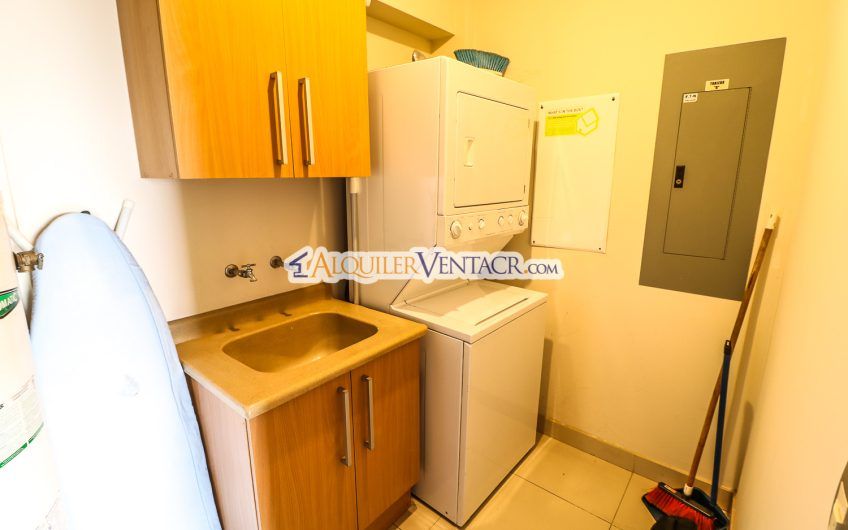 Apartamento con vista de 2 habit. + oficina y línea blanca en Escazú Guachipelín