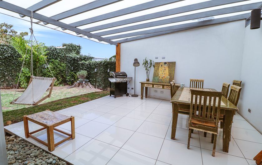 Casa de 370 m2 con 561 m2 lote en Residencial en San Rafael Escazú