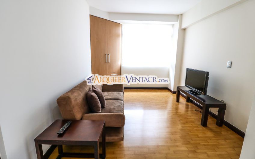 Apartamento con vista de 2 habit. + oficina y línea blanca en Escazú Guachipelín