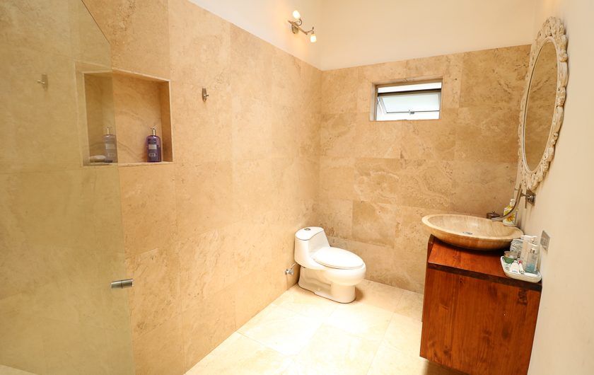 Casa de 370 m2 con 561 m2 lote en Residencial en San Rafael Escazú