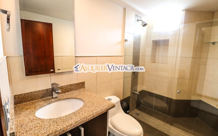 Apartamento con vista de 2 habit. + oficina y línea blanca en Escazú Guachipelín