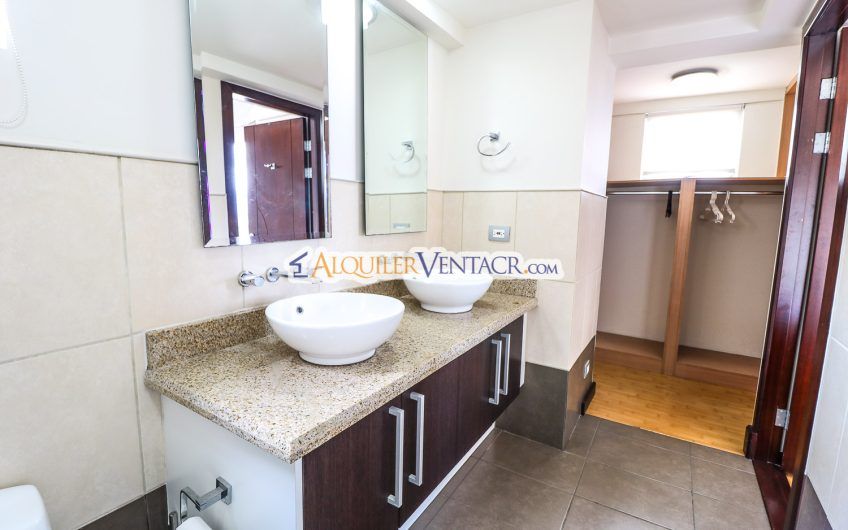 Apartamento con vista de 2 habit. + oficina y línea blanca en Escazú Guachipelín