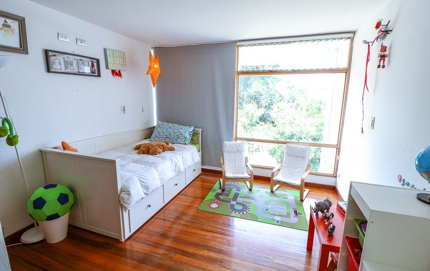 Casa de 370 m2 con 561 m2 lote en Residencial en San Rafael Escazú