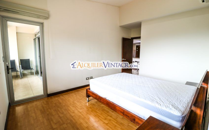 Apartamento con vista de 2 habit. + oficina y línea blanca en Escazú Guachipelín
