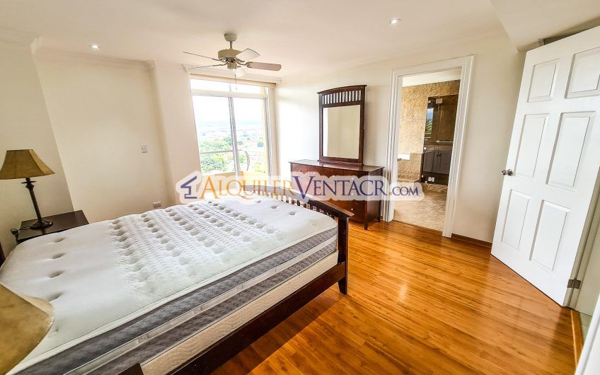 Apartamento amueblado de 3 habit. con vista en San Rafael Escazú