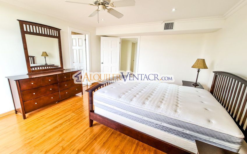 Apartamento amueblado de 3 habit. con vista en San Rafael Escazú