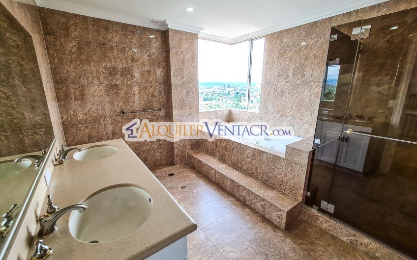 Apartamento amueblado de 3 habit. con vista en San Rafael Escazú
