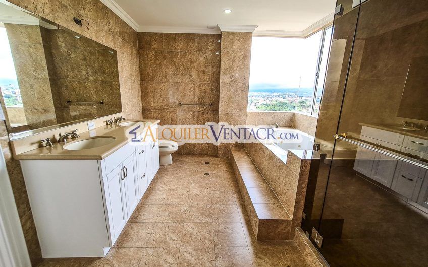 Apartamento amueblado de 3 habit. con vista en San Rafael Escazú