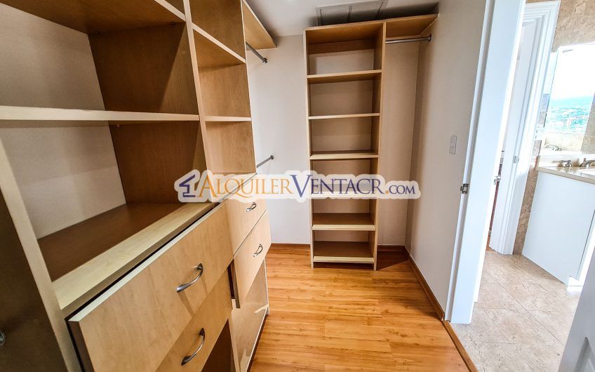 Apartamento amueblado de 3 habit. con vista en San Rafael Escazú