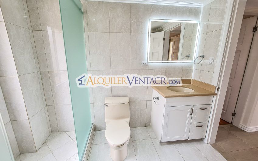 Apartamento amueblado de 3 habit. con vista en San Rafael Escazú