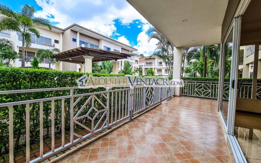 Apartamento amueblado de 3 habit. con terraza en San Rafael Escazú