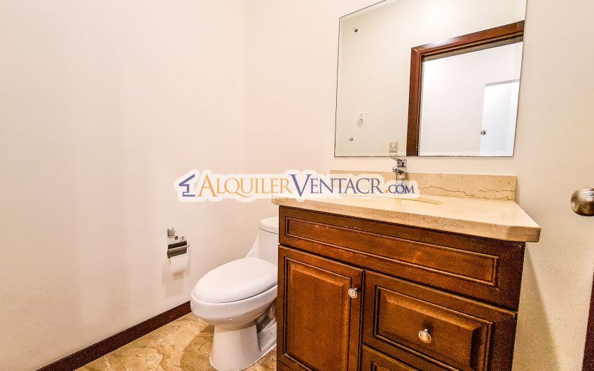 Apartamento amueblado de 3 habit. con terraza en San Rafael Escazú