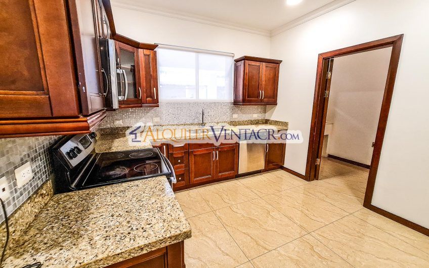 Apartamento amueblado de 3 habit. con terraza en San Rafael Escazú
