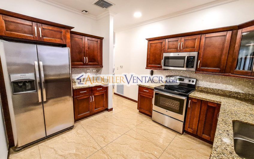 Apartamento amueblado de 3 habit. con terraza en San Rafael Escazú