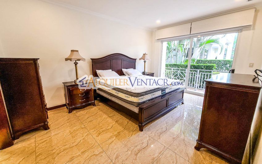 Apartamento amueblado de 3 habit. con terraza en San Rafael Escazú