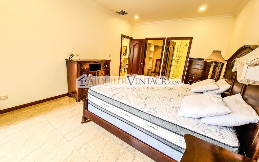Apartamento amueblado de 3 habit. con terraza en San Rafael Escazú