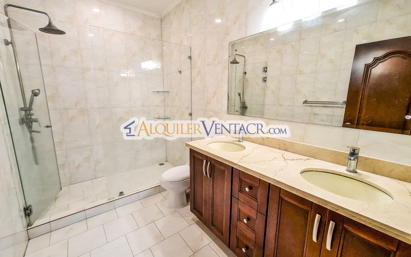 Apartamento amueblado de 3 habit. con terraza en San Rafael Escazú