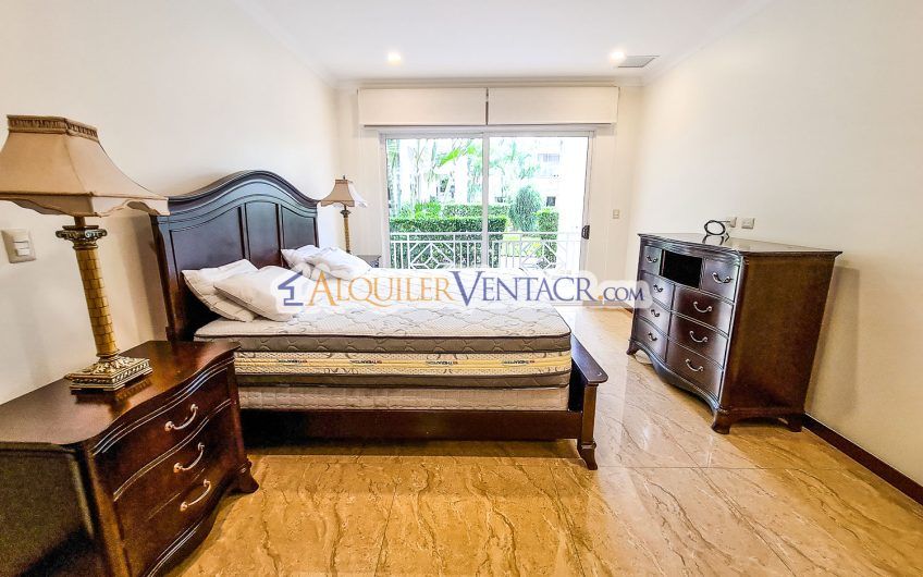 Apartamento amueblado de 3 habit. con terraza en San Rafael Escazú