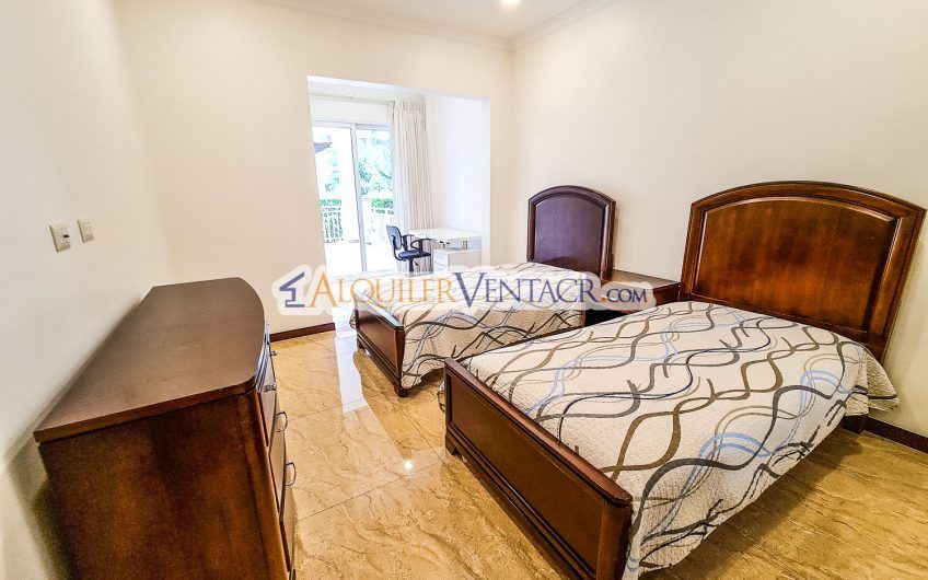 Apartamento amueblado de 3 habit. con terraza en San Rafael Escazú
