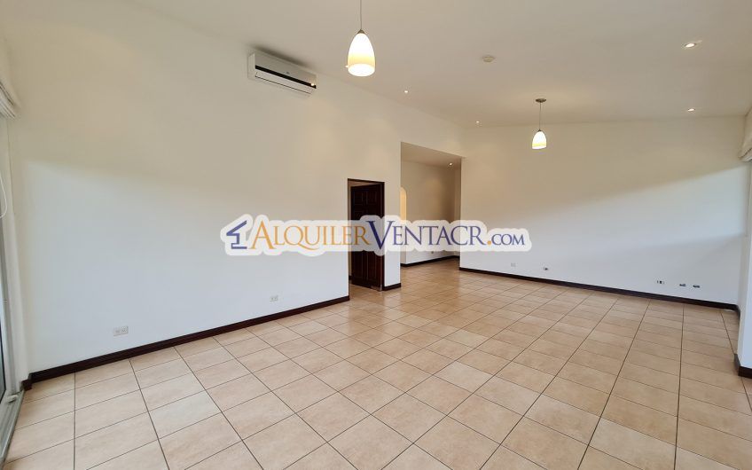 Penthouse de 150 m2 con vista y línea blanca en San Rafael Escazú