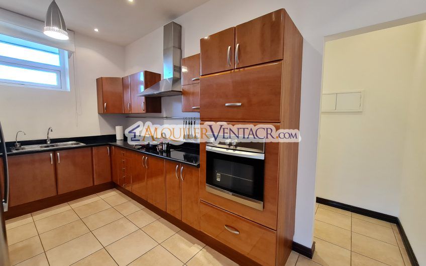 Penthouse de 150 m2 con vista y línea blanca en San Rafael Escazú