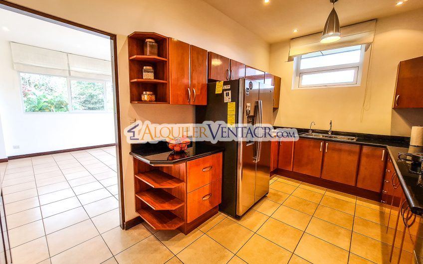 Penthouse de 150 m2 con vista y línea blanca en San Rafael Escazú