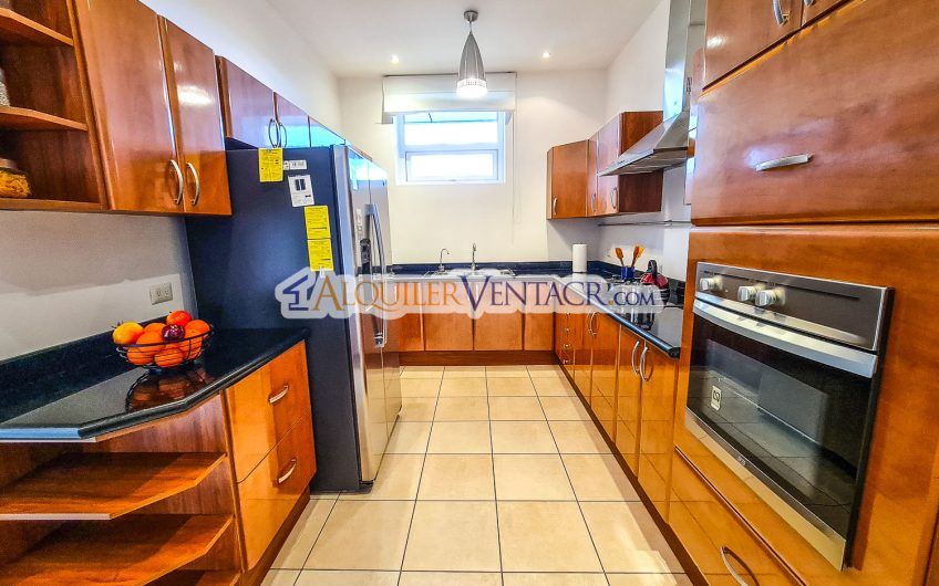 Penthouse de 150 m2 con vista y línea blanca en San Rafael Escazú