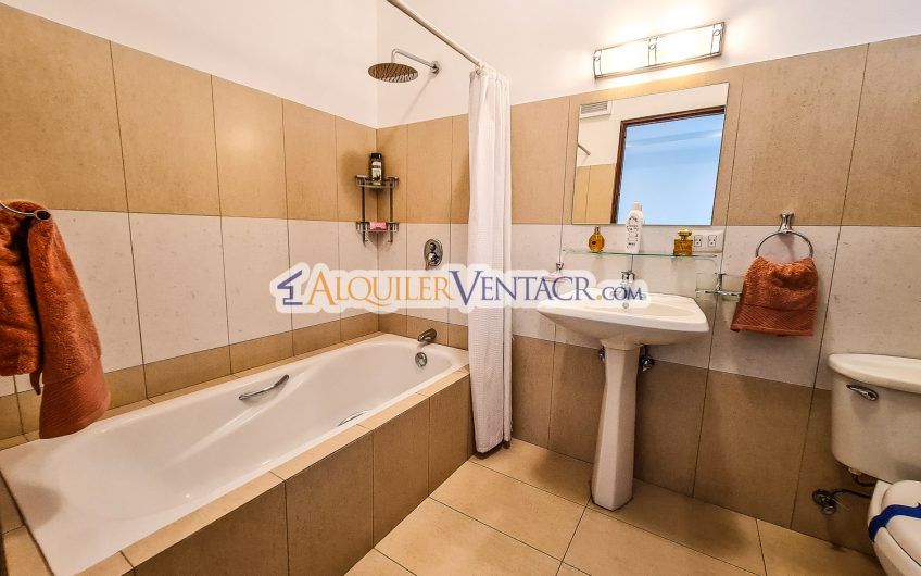 Penthouse de 150 m2 con vista y línea blanca en San Rafael Escazú