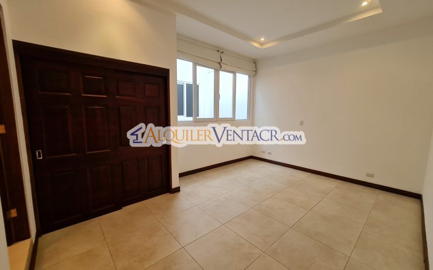 Penthouse de 150 m2 con vista y línea blanca en San Rafael Escazú
