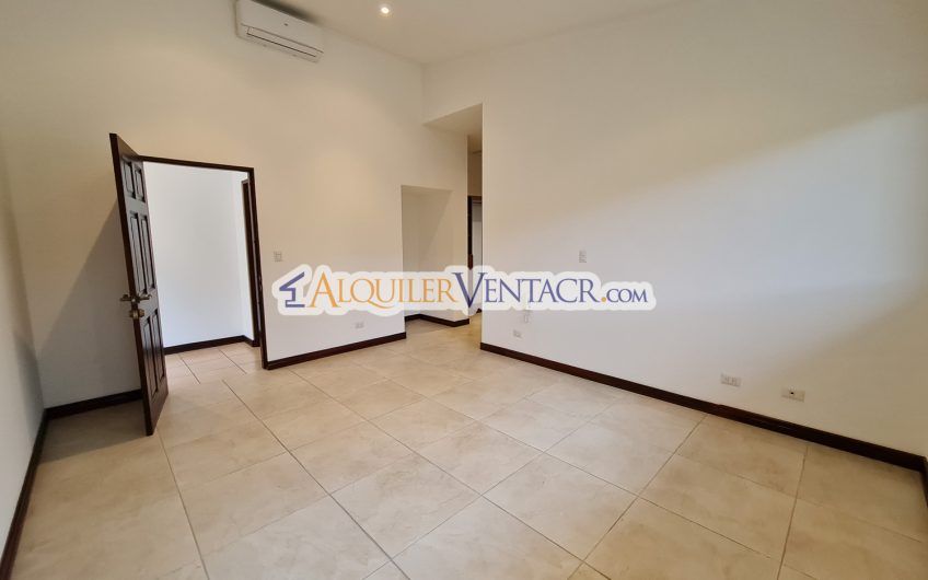 Penthouse de 150 m2 con vista y línea blanca en San Rafael Escazú