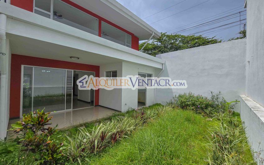 Condo de 3 habit. con jardín en Brasil de Mora Santa Ana