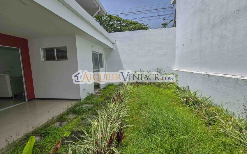 Condo de 3 habit. con jardín en Brasil de Mora Santa Ana