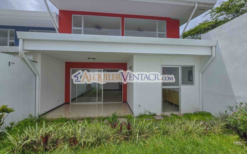 Condo de 3 habit. con jardín en Brasil de Mora Santa Ana