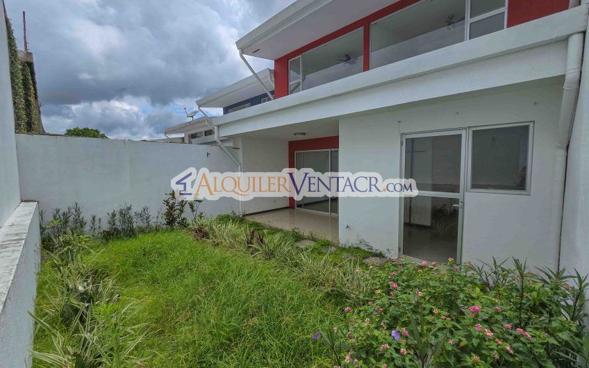 Condo de 3 habit. con jardín en Brasil de Mora Santa Ana